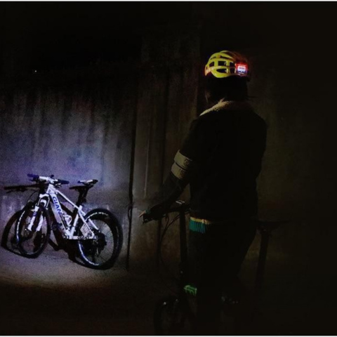 Casco de Bicicleta Inteligente con Luz LED — Seguridad y Visibilidad Máximas