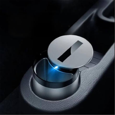 Ashtray portabil pentru mașină — Compact și practic