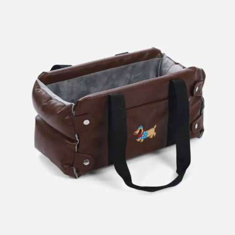 Kosz samochodowy dla małego psa — bezpieczeństwo i komfort w samochodzie