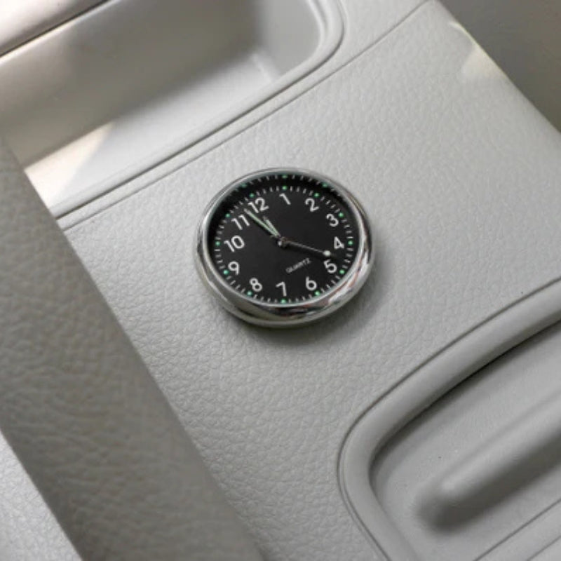 Mini Ceas Auto – Afișaj Analog Clar și Montare Ușoară